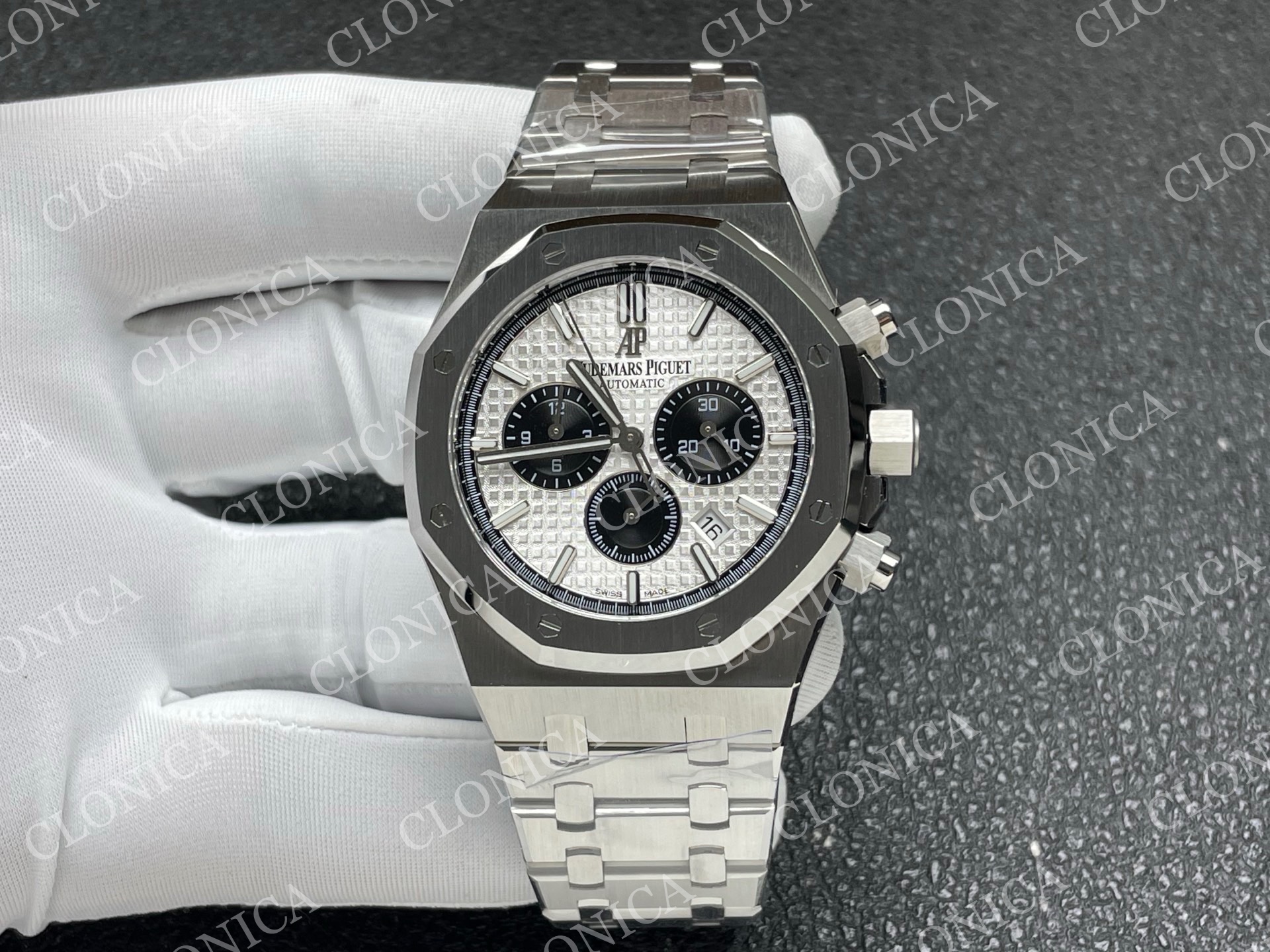 ROYAL OAK CHRONO 26331 SS SILVER DIAL BLACK SUBDIAL ON SS BRACELET A2385