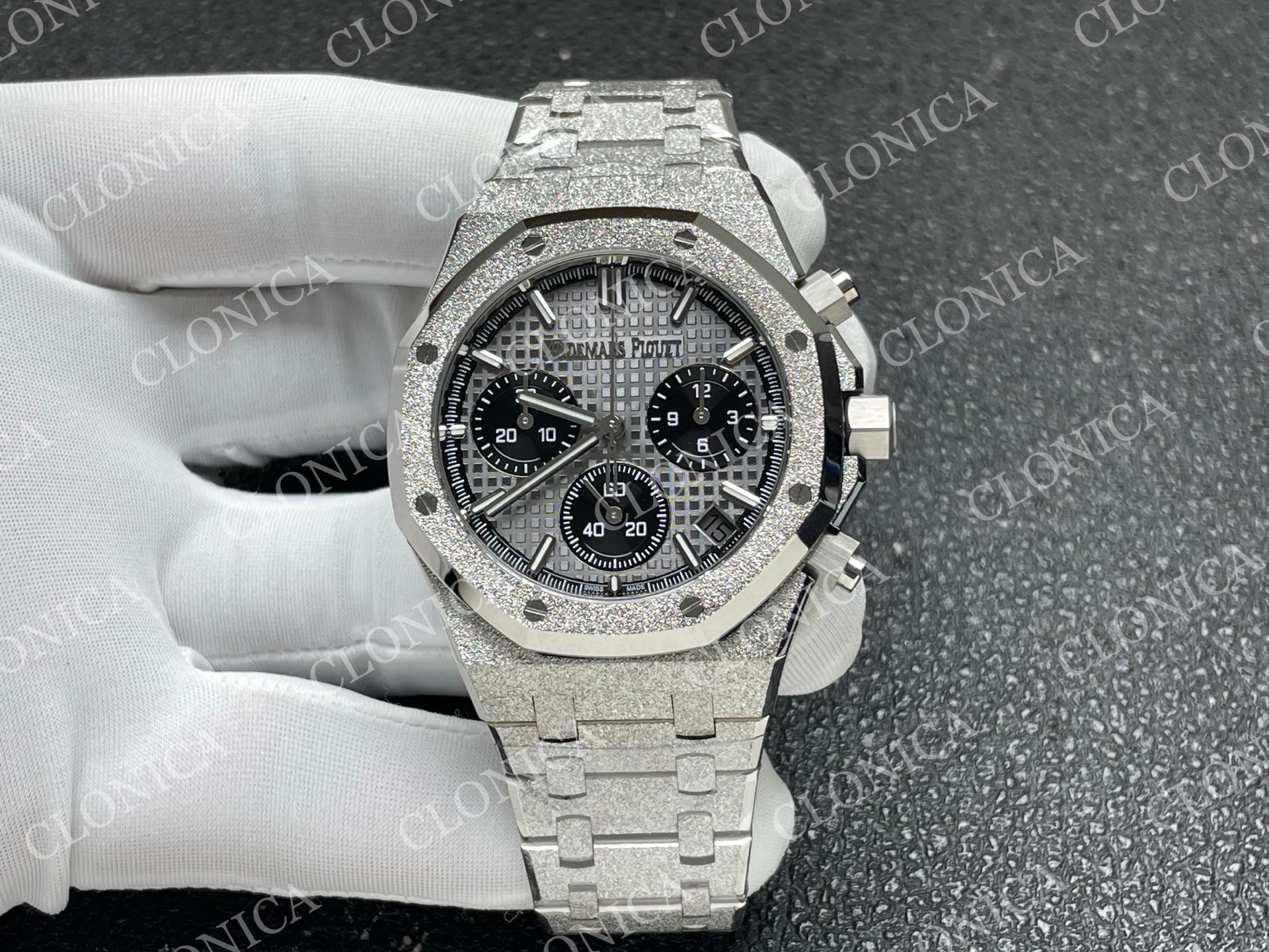 ROYAL OAK CHRONO 26239BC FROSTED SS GRAY DIAL BLACK SUBDIAL ON BRACELET SA4401