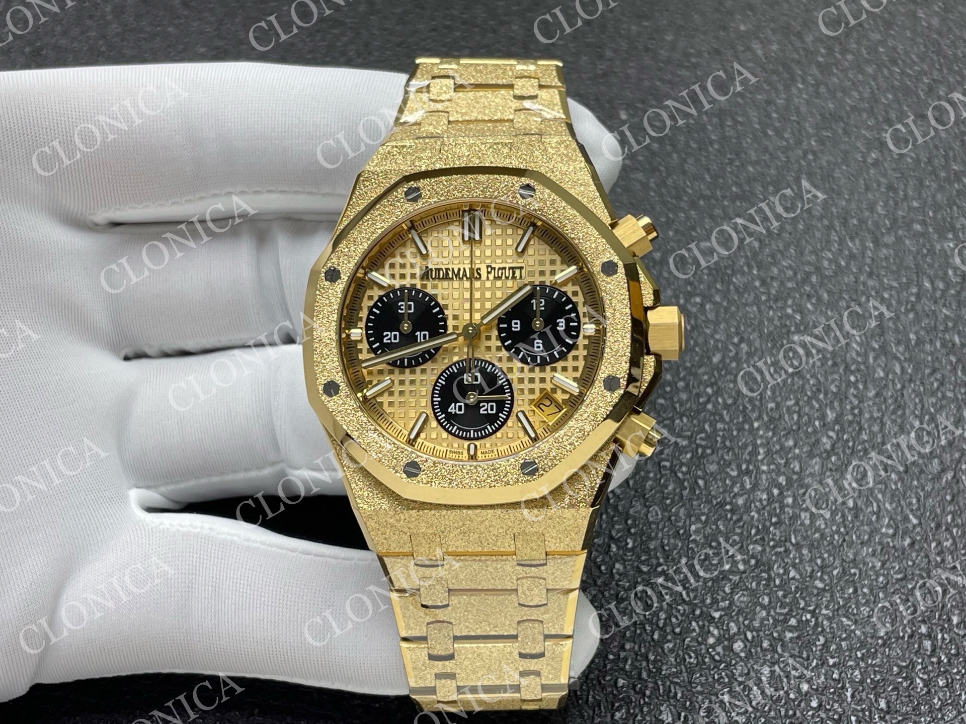 ROYAL OAK CHRONO 26240BA FROSTED YG 1:1 YG DIAL ON BRACELET SA4401 SUPER CLONE
