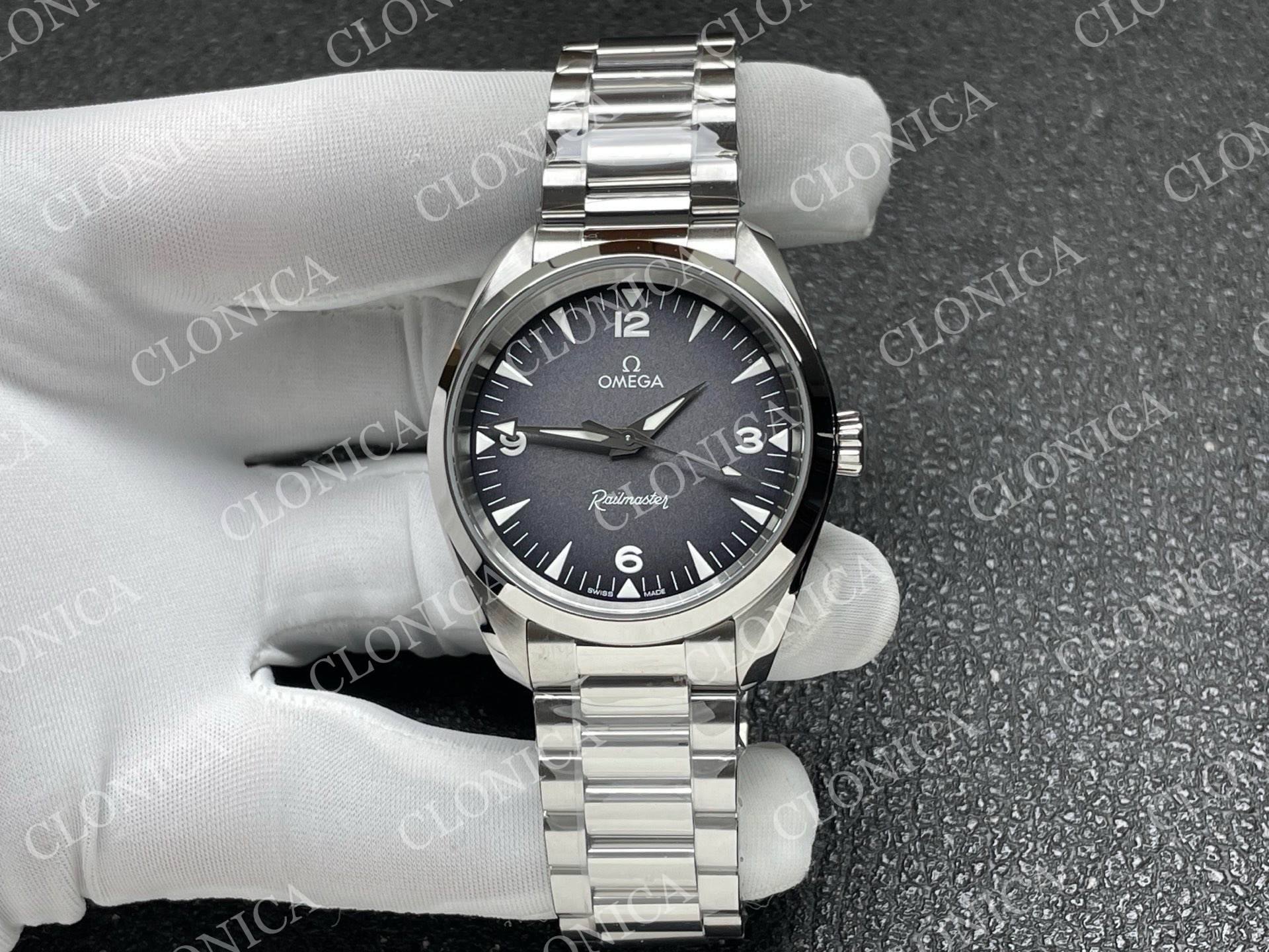 AQUA TERRA 150M MASTER GREY DIAL