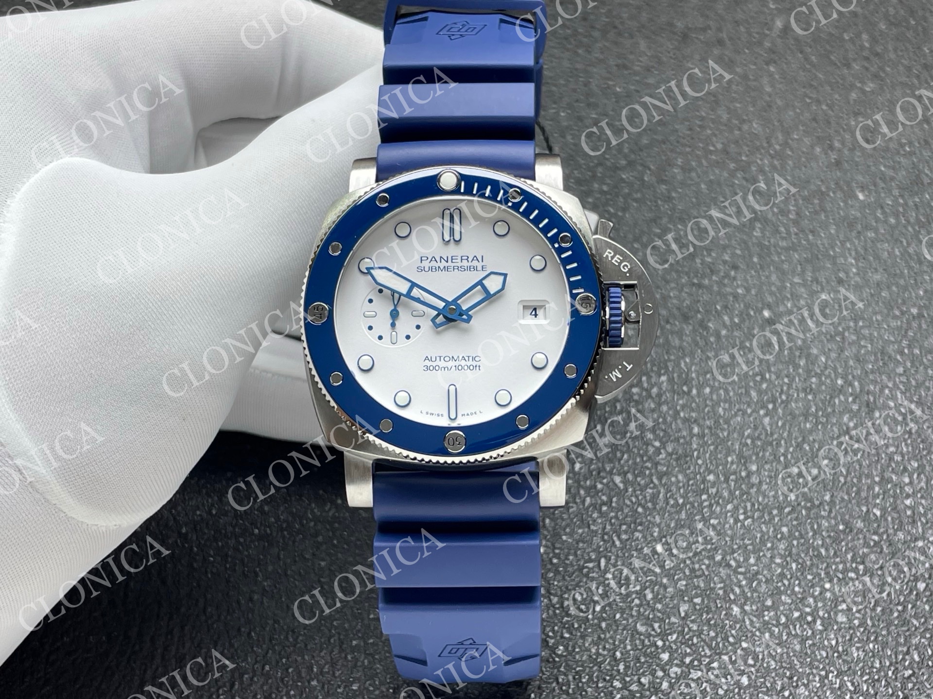 PAM1696 44MM SUBMERSIBLE WHITE DIAL ON BLUE RUBBER STRAP P.900 SUPER CLONE