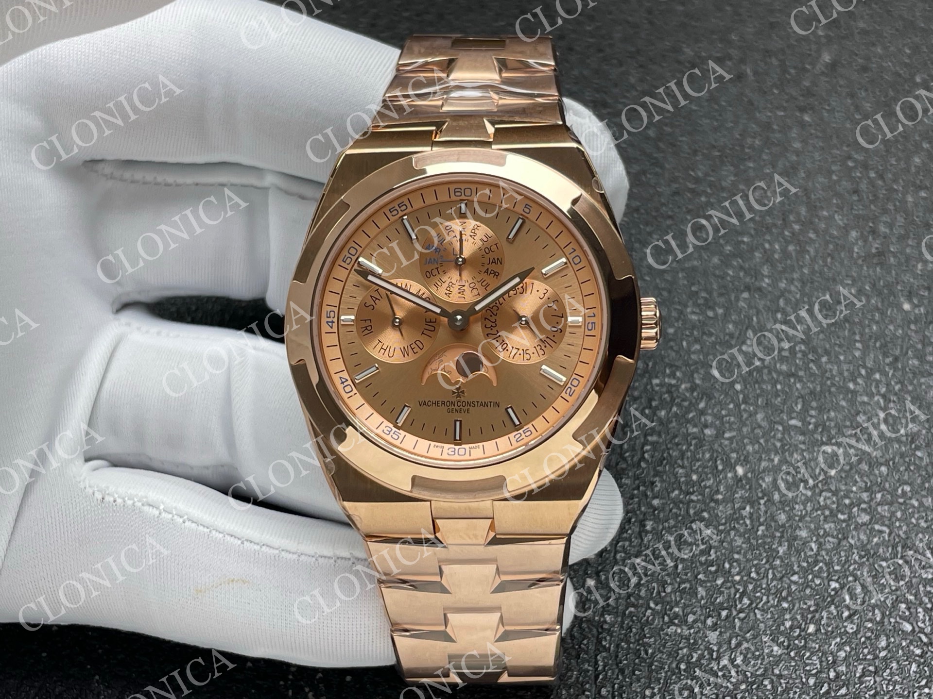 OVERSEAS PERPETUAL CALENDAR CHAMPAGNE DIAL