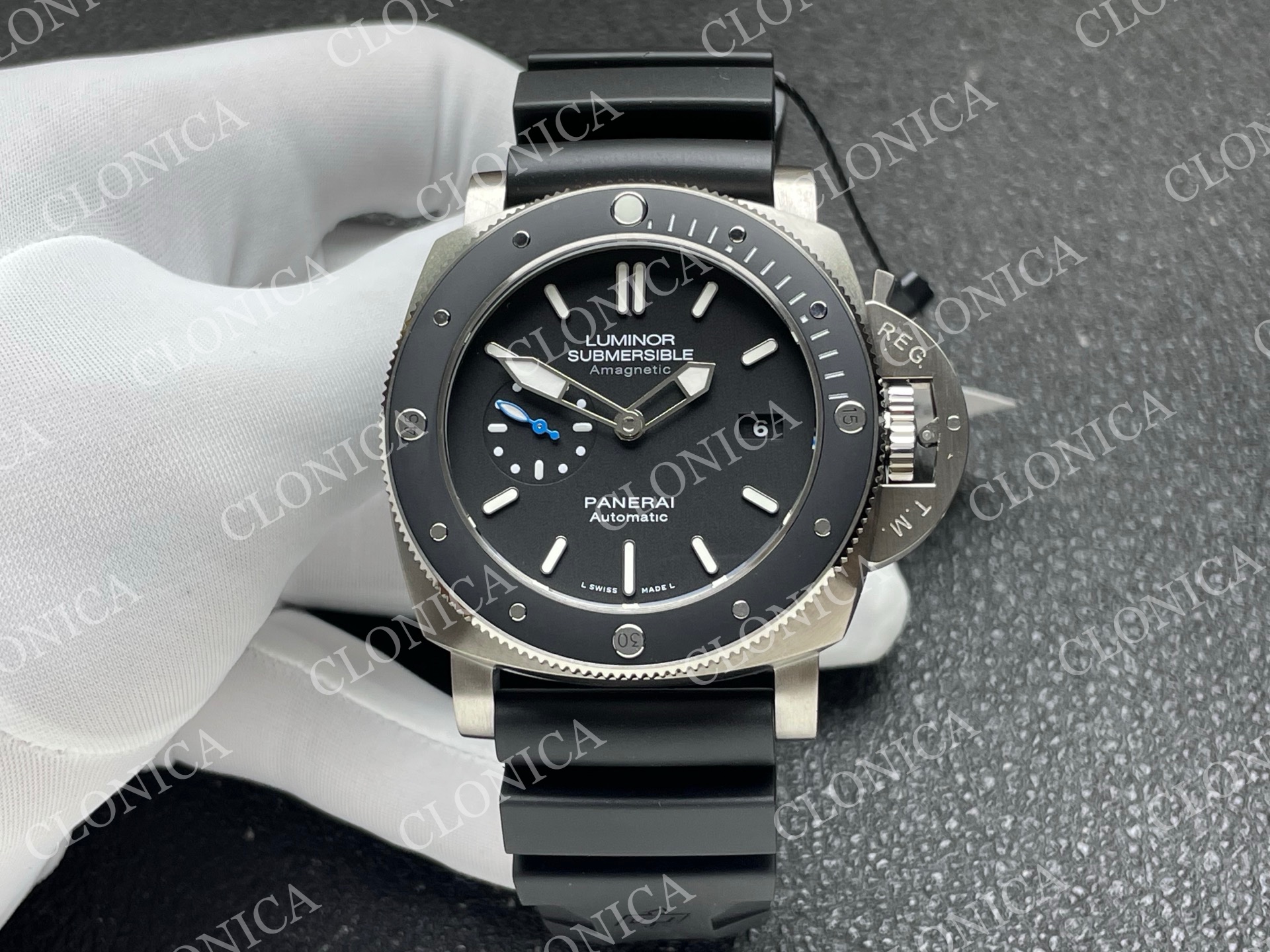 PAM1389 TITANIUM SUBMERSIBLE BLACK CERAMIC BEZEL BLACK DIAL ON BLACK RUBBER STRAP P.9010 CLONE