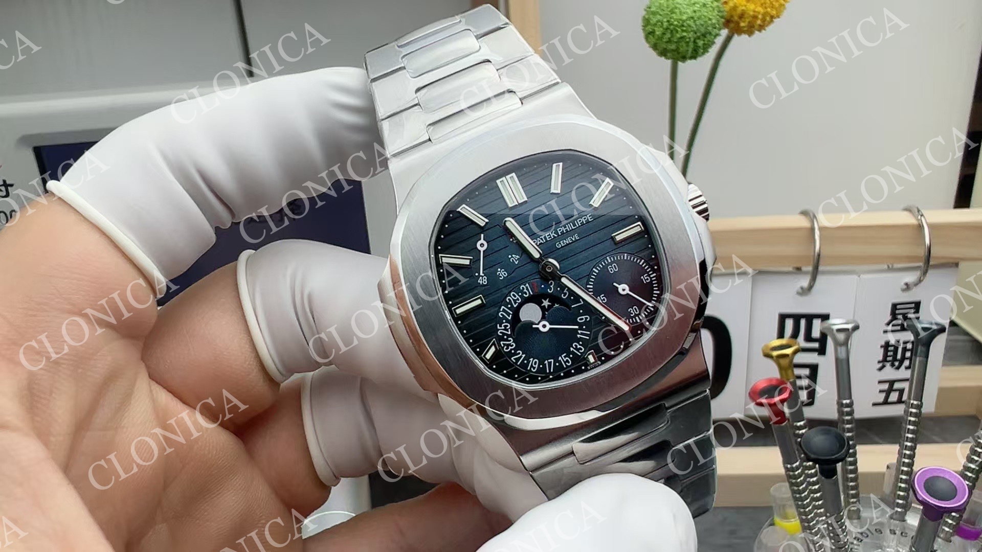 NAUTILUS 5712-1A SS BLUE DIAL ON SS BRACELET PPF240