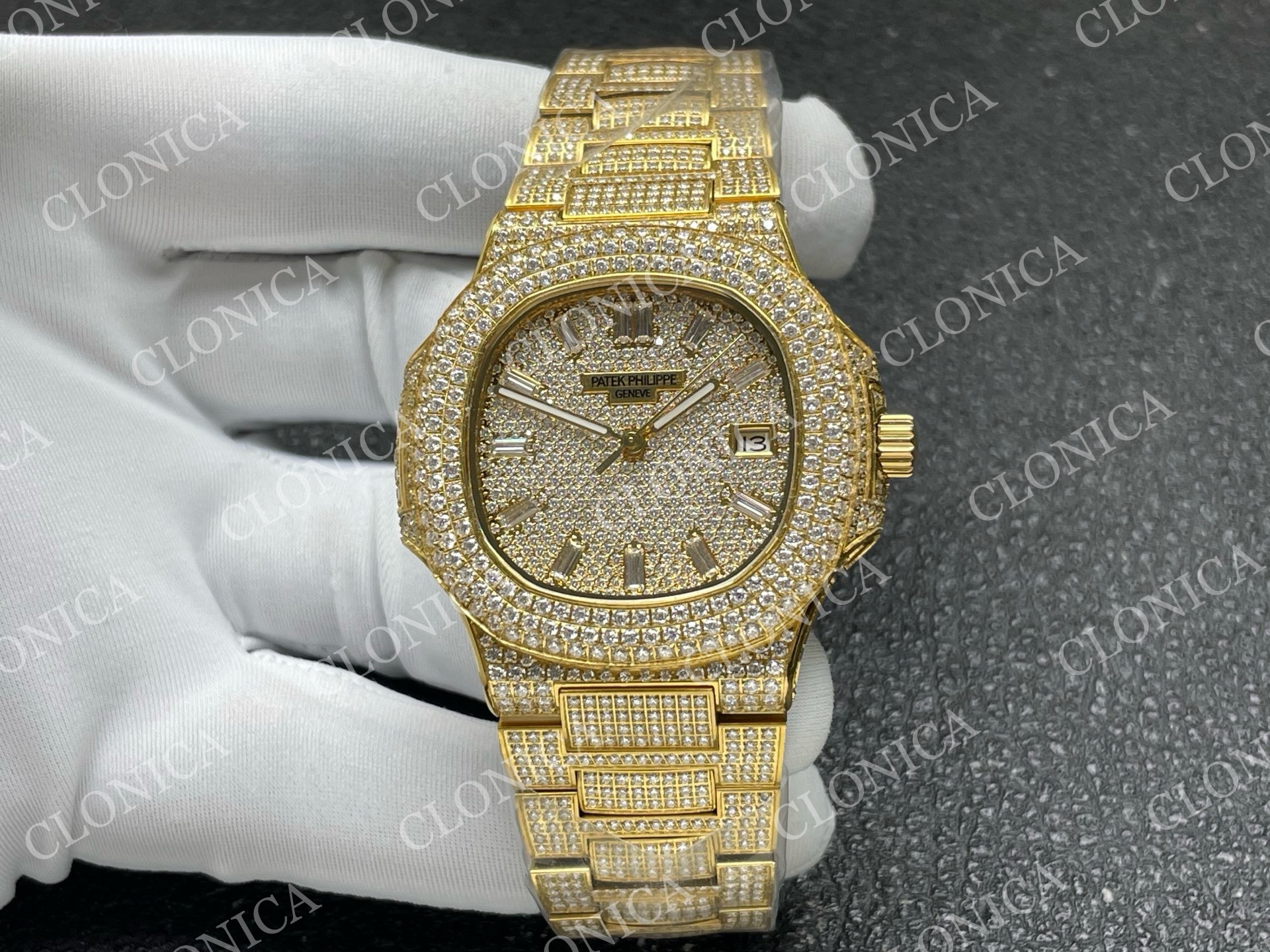 NAUTILUS 5711 DIAMOND TEXTURED DIAL ON YG DIAMOND BRACELET 