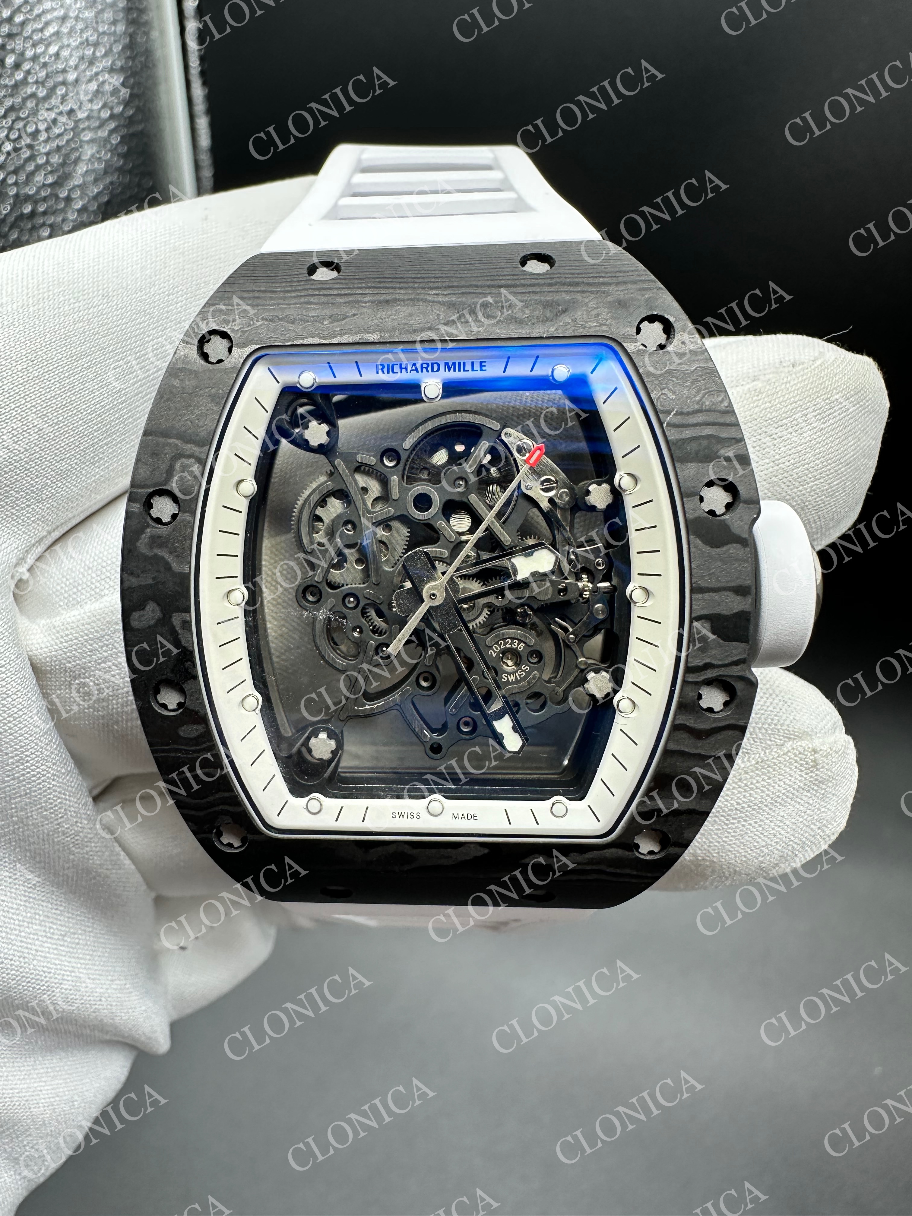 RM055 NTPT CARBON WHITE/BLACK INNER BEZEL ON WHITE RUBBER STRAP RMUL2